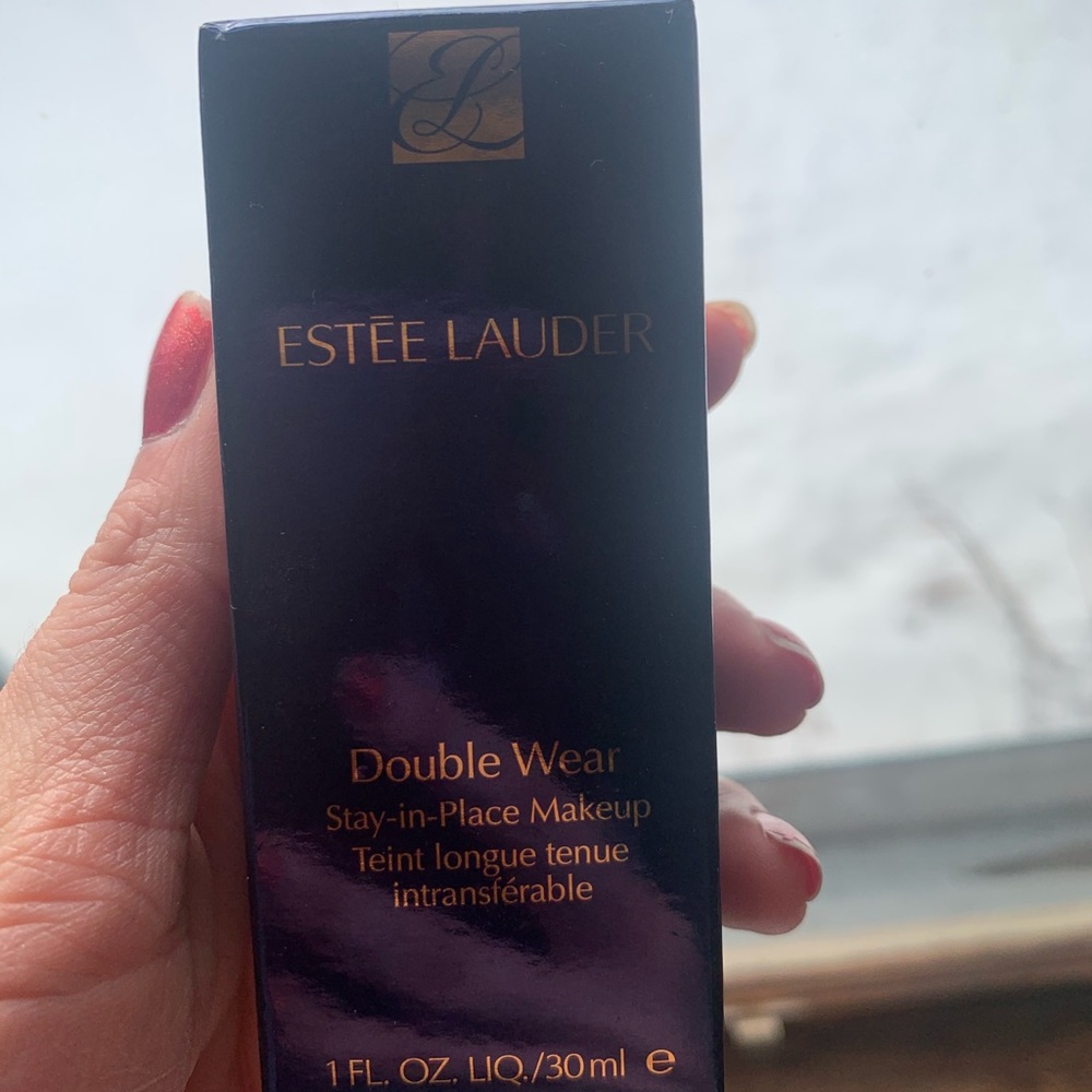 1N0 Ester Lauder Double Wear Foundation shade Porcelain NEW